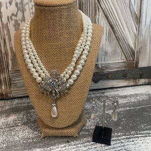 Costume Bridal Jewelry Wedding with matching earrings
Shoes not included.